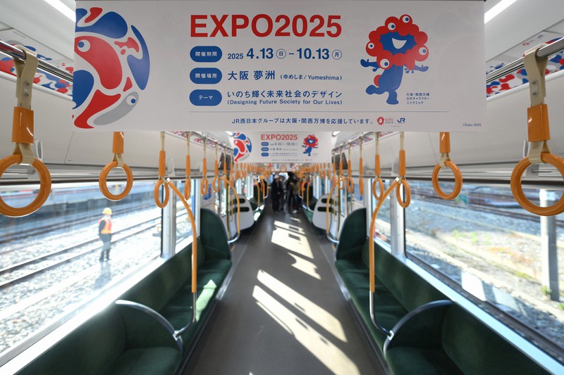 ミャクミャク列車、大阪を走る JR西公開 30日から万博PR [写真