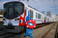 ミャクミャク列車、大阪を走る JR西公開 30日から万博PR | 毎日新聞