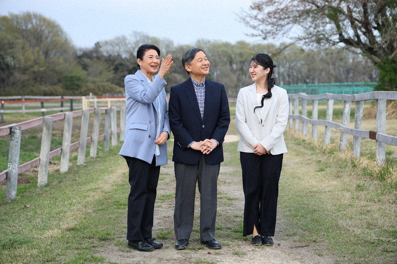 伝えたい語りたい 皇室写真集　コロナと闘う　日本国民と皇室　 女性三代の皇室物語 皇后さまと女性皇族ら 全国赤十字大会に参列 - YouTube