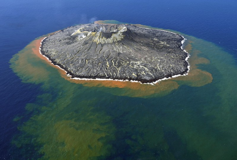 新島発見！ 本社機で撮る西之島、硫黄島 ［写真特集1/13］ | 毎日新聞
