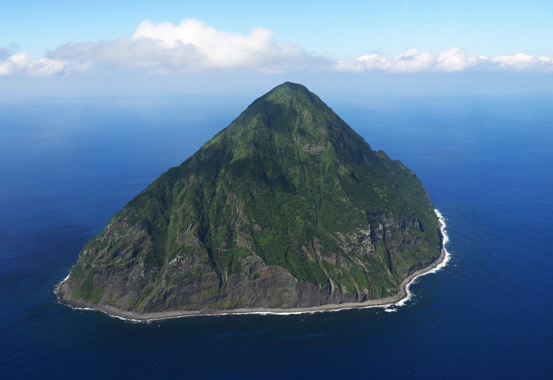 新島発見！ 本社機で撮る西之島、硫黄島 [写真特集1/13] | 毎日新聞