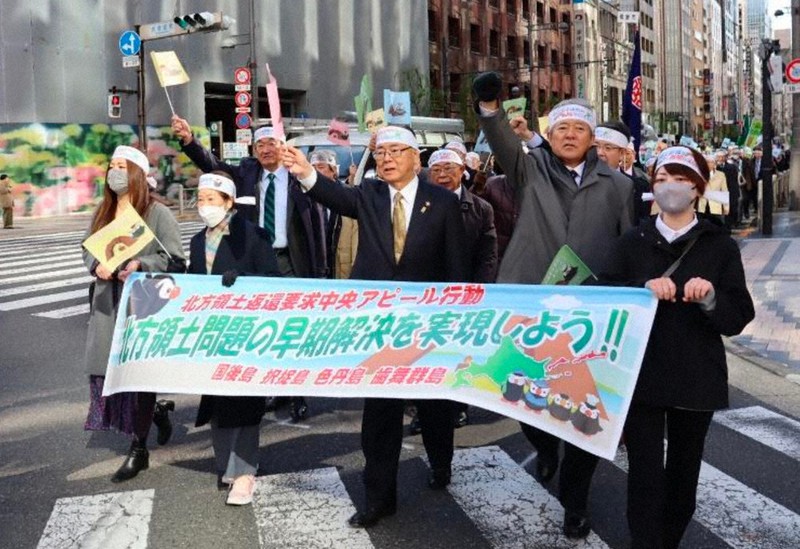 島を返せ」北方領土の元島民ら500人 東京・銀座でデモ行進 | 毎日新聞