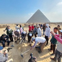 吉村作治さん率いる調査隊、ピラミッド近くで新たな発掘に着手 [写真