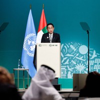 国連気候変動枠組み条約第28回締約国会議（COP28）の首脳級会合で演説する岸田文雄首相＝アラブ首長国連邦（UAE）ドバイで2023年12月1日、ロイター