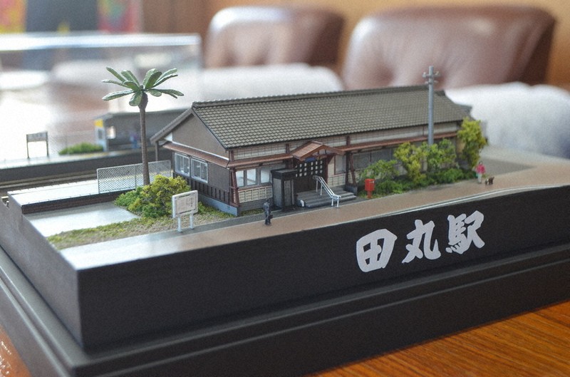 思い出の駅舎「ジオラマで」 老朽化で保存断念 作品を町に寄贈 | 毎日新聞