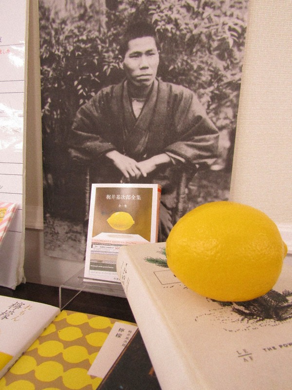 現場百変：「檸檬」梶井基次郎（京都市） 丸善とファン 尽きせぬ愛
