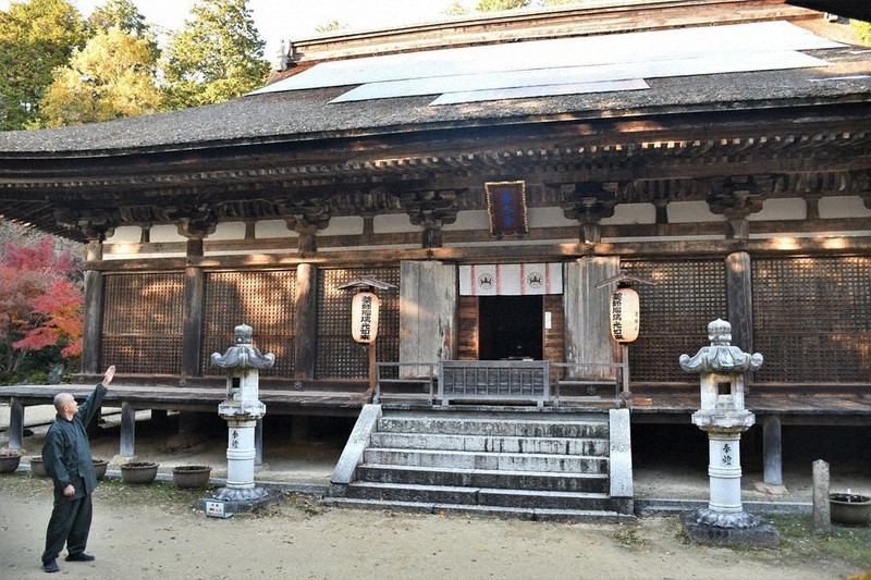 油彩3号木製額「屋根シリーズ紅葉」
