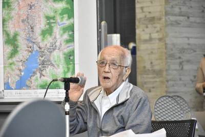 世界中の核廃絶を」 96歳被爆者、英語で訴え 長崎で国際賢人会議