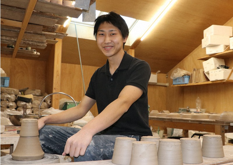 いつか浪江で窯を 「天職」と移住、約300年の伝統継ぐ27歳 | 毎日新聞