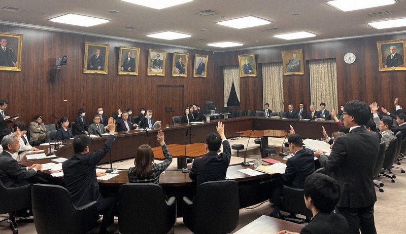 国立大学法人法改正案を賛成多数で可決した参院文教科学委員会＝東京都千代田区で2023年12月12日、田中韻撮影