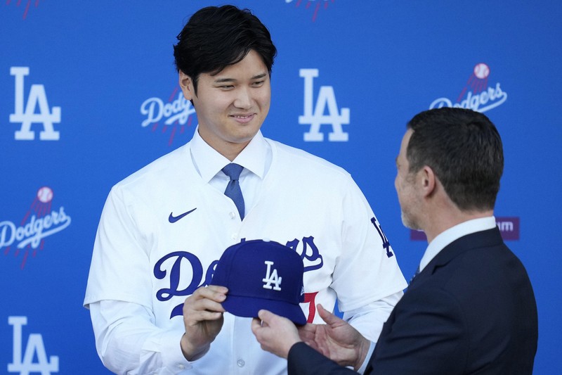 大谷翔平 ドジャース移籍 当日 現地 新聞 ニューヨークポスト 12月10日 全米が大谷!1022億円ドジャース合意、驚“額”フィーバーに LAとNY