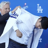 今すごく興奮しています」 大谷翔平がドジャース移籍会見 [写真特集1