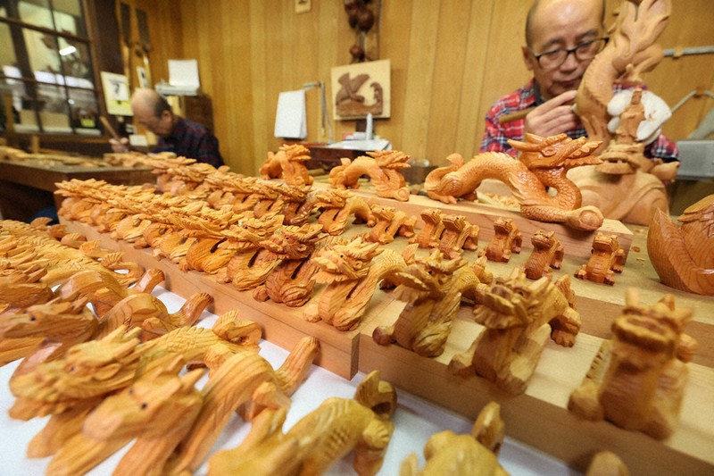 辰」にあやかり経済も上向きに… 竜の置物制作が最盛期 岐阜 | 毎日新聞