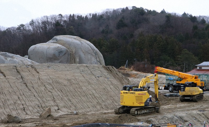 工事現場から巨岩、費用2.6倍に でも美しい…使い道のアイデア続々