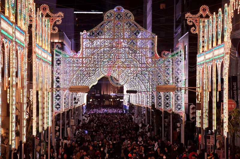 有料化に分散開催… 530万人が足運んだ「ルミナリエ」はどこへ？ | 毎日新聞