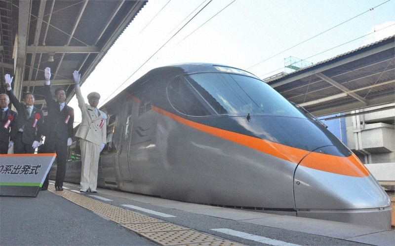 リニューアル8000系、出発進行 特急「いしづち」など11編成、27年度