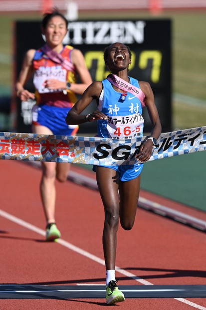 どうすればいいんだ」逆転負けに仙台育英は脱帽 高校駅伝女子 | 毎日新聞