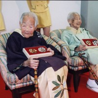 90歳超えても「60代って言われる」 長寿DNA「きんさん」息子の今 [写真