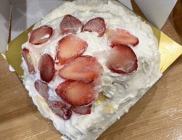クリスマスケーキ：ケーキも聖夜も台無し？ 届いたら「ぐちゃぐちゃ