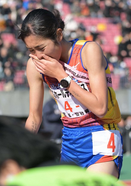 1秒差に泣き崩れた仙台育英アンカー 悔しさの先に描く夢 高校駅伝