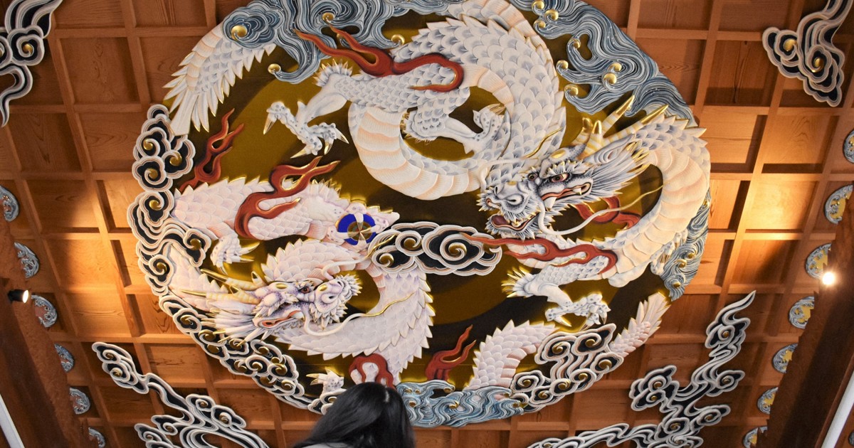 天に舞う竜、150年ぶり“復活” 天井に400キロの彫刻 熊本 ［写真特集1/7