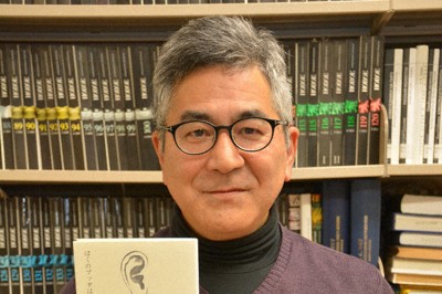 初の詩集「ぼくのブッダは祈らない」を出した武田昭文さん＝富山市で2023年11月22日午後4時40分、萱原健一撮影