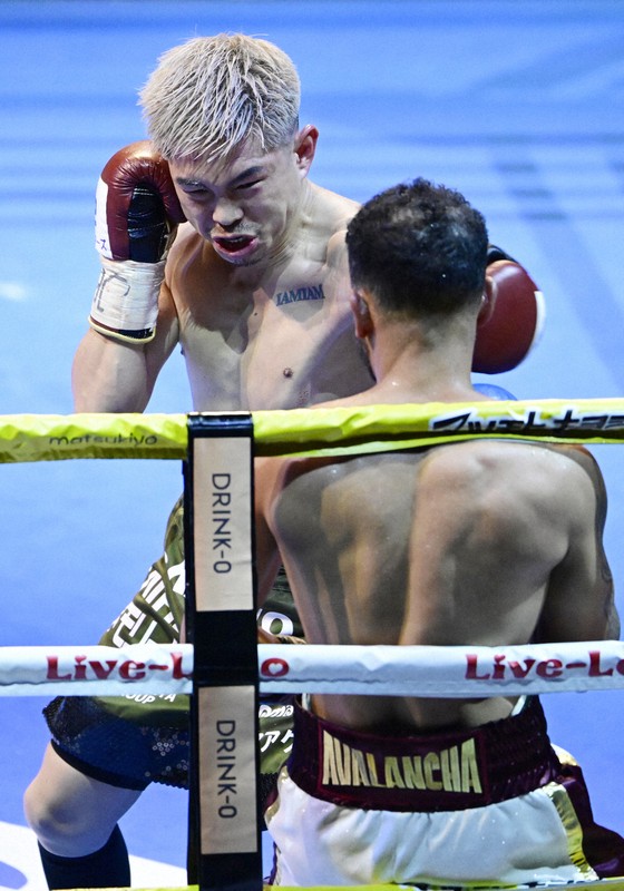 井岡一翔が初防衛 世界戦22勝目 ボクシング・Sフライ級 [写真特集2/6