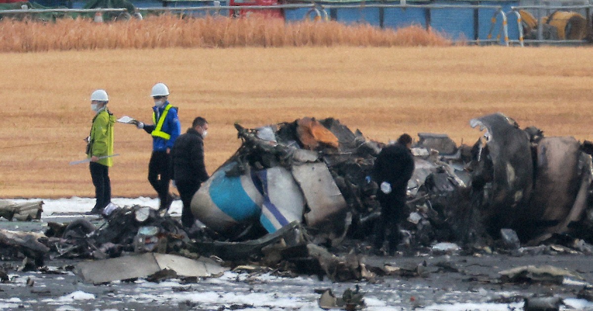 海保機、原形とどめぬほど損傷 部品が散乱 羽田・日航機衝突 | 毎日新聞