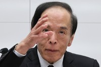 金融政策決定会合を終え、記者会見する日銀の植田和男総裁＝東京都中央区の日本銀行本店で2023年12月19日、和田大典撮影