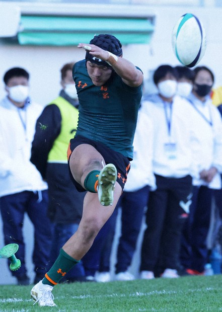 東福岡SO井上、冷静かつ強気に 決めた「50:22」 高校ラグビー
