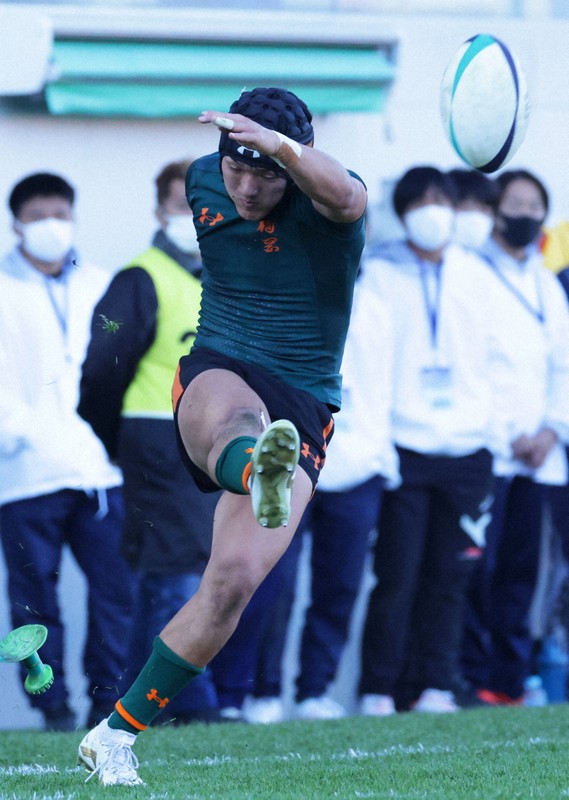 東福岡SO井上、冷静かつ強気に 決めた「50:22」 高校ラグビー | 毎日新聞