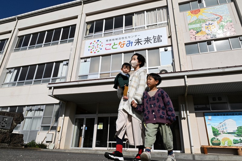 遮音社会：「子供が来ないようおもちゃ撤去」 投稿拡散の町で見た真相 