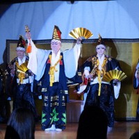 橘小竜丸劇団鈴組2023年正月公演＝静岡市清水区の清水ヒカリ座で2023年1月1日、筆者撮影