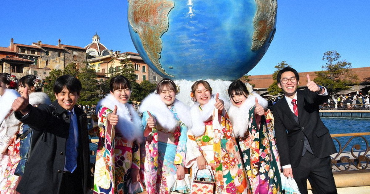 TDSで成人式 4年ぶりのミッキー祝福に笑顔と歓声 千葉 | 毎日新聞