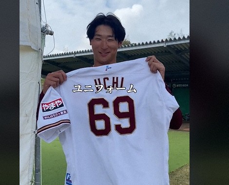 サトちゃん先生　楽天イーグルス　RED SOX
貯金箱
全4体 サトちゃん先生 イーグルス RED SOX 貯金箱 全4体