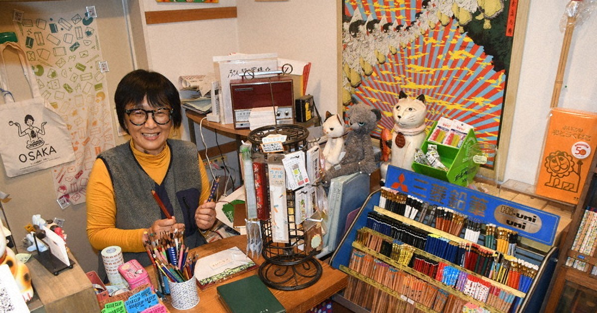 昭和レトロ　文明堂鉛筆　昔の文房具　店舗什器 ひと・ちば：「ぷんぷく堂」店主 桜井有紀さん（58） レトロな文具に