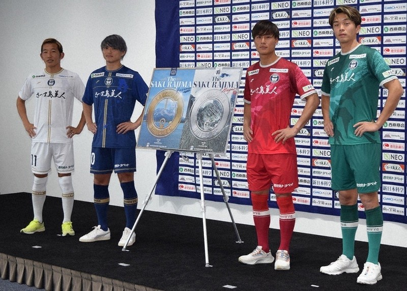 サッカー 鹿児島FCが新体制で会見 「感動、興奮を共有」 新ユニホーム
