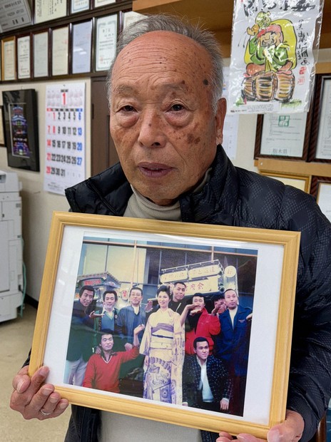 八代亜紀さんはドライバーのマドンナ デコトラ団体会長、半世紀