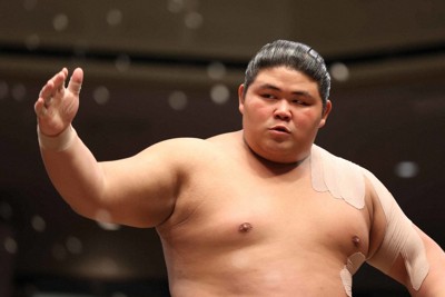 大相撲夏場所6日目、取組前に気持ちを高める落合（現・伯桜鵬）＝東京・両国国技館で2023年5月19日、玉城達郎撮影
