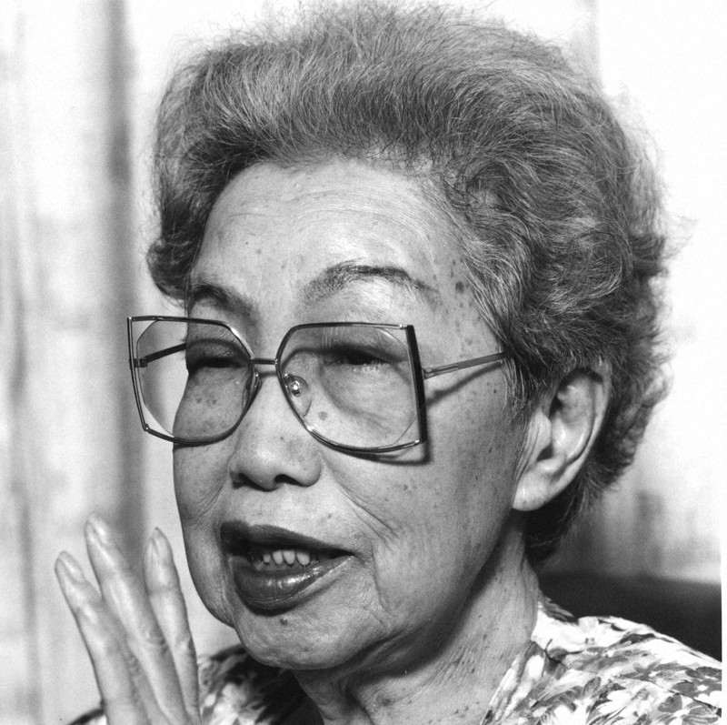 淡谷のり子さん＝東京都大田区で1994年6月13日