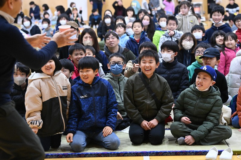 小学校一年生が拾った黒い小石 小学校低学年の頃に神社で拾った謎の黒い石について - 小学校低