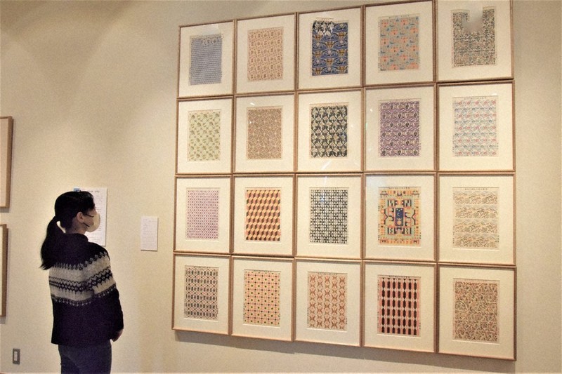 木版画家・川上澄生企画展 多彩な「刷り」技法知る 作業場で実演と解説