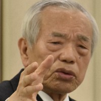 記者会見で、政治資金パーティー券のノルマ超過分のキックバック（還流）について説明する谷川弥一衆院議員＝長崎県大村市で2024年1月22日午後4時13分、高橋広之撮影