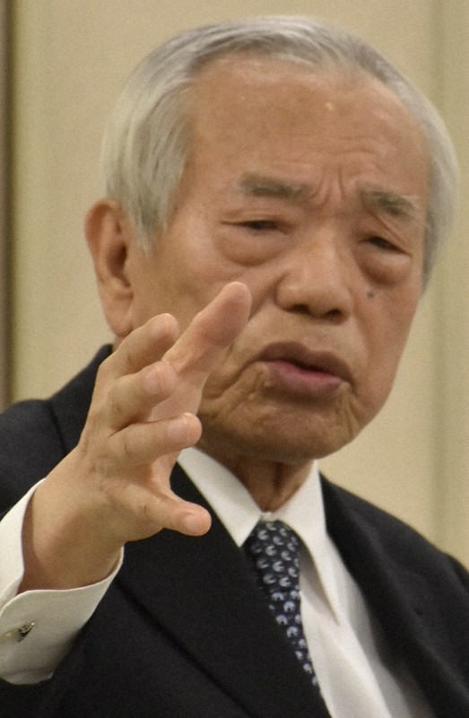 記者会見で、政治資金パーティー券のノルマ超過分のキックバック（還流）について説明する谷川弥一衆院議員＝長崎県大村市で2024年1月22日午後4時13分、高橋広之撮影