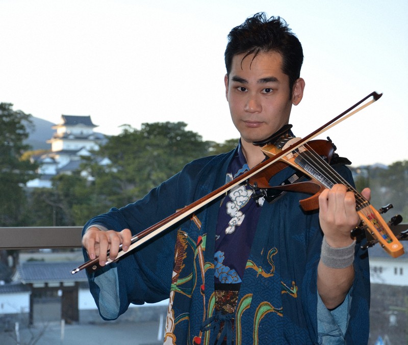 ともに・共生社会へ：脳性まひのバイオリニスト式町水晶さん 「人と