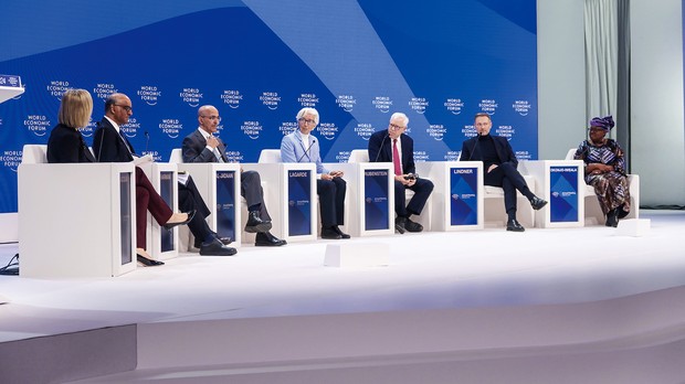 ダボス会議：世界経済2024を覆う楽観論の陰に「もしトラ」リスクが潜む