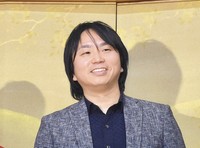 「ニムロッド」が芥川賞に決まり、記者会見で笑顔を見せる上田岳弘さん＝東京都千代田区で2019年1月16日午後7時37分、竹内紀臣撮影
