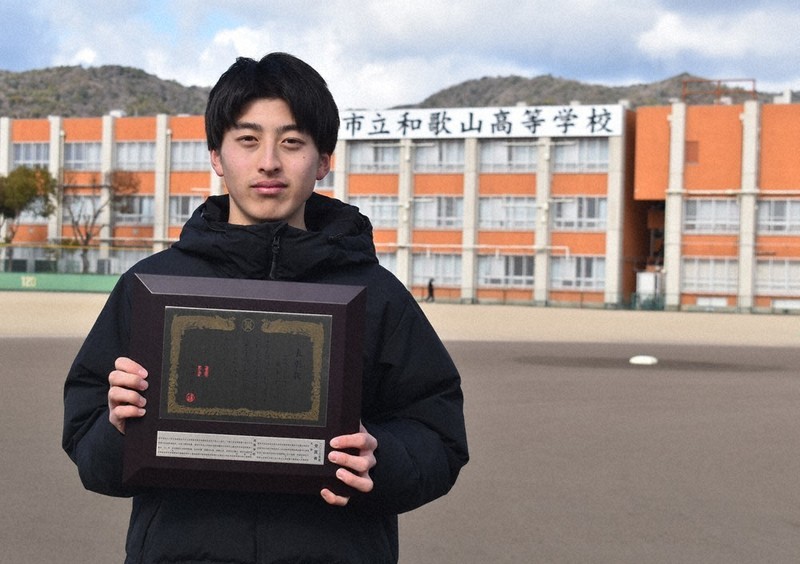 日本学生野球協 優秀選手に熊本さん 市和歌山の前主将 ／和歌山 | 毎日新聞