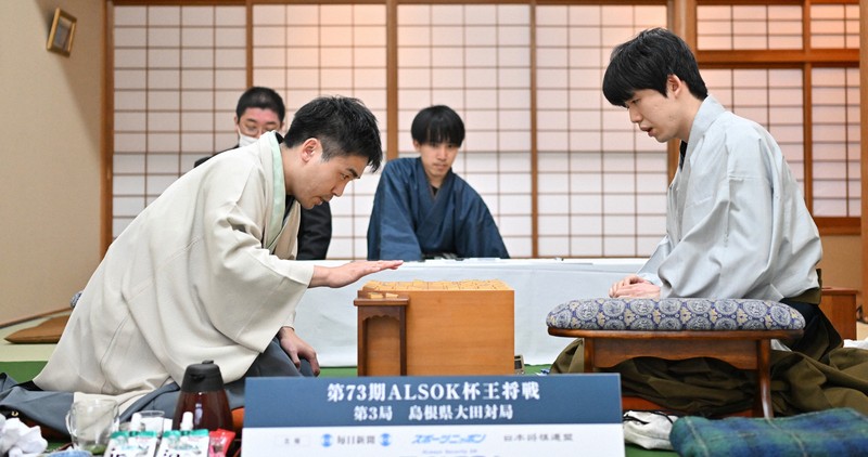 王将戦第3局 藤井王将が3連勝 3連覇とタイトル戦20連覇に王手 毎日新聞