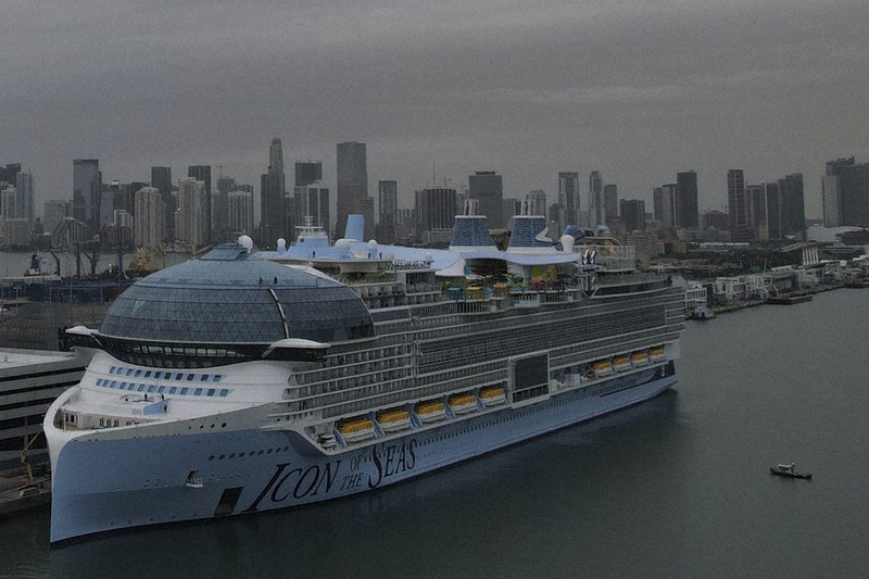 The world's largest cruise ship has 20 decks, 7 pools and would cover